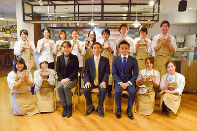 group_photo_s.jpg