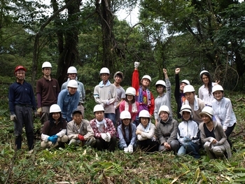 バンタンが支援をしているC．W．ニコル氏の運営するアファンの森へ、学生がいってきました！8月24日・25日